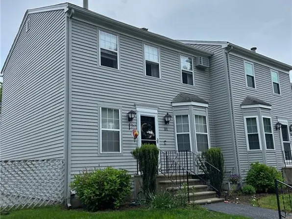 565 Quaker Ln APT 101, West Warwick, RI 02893