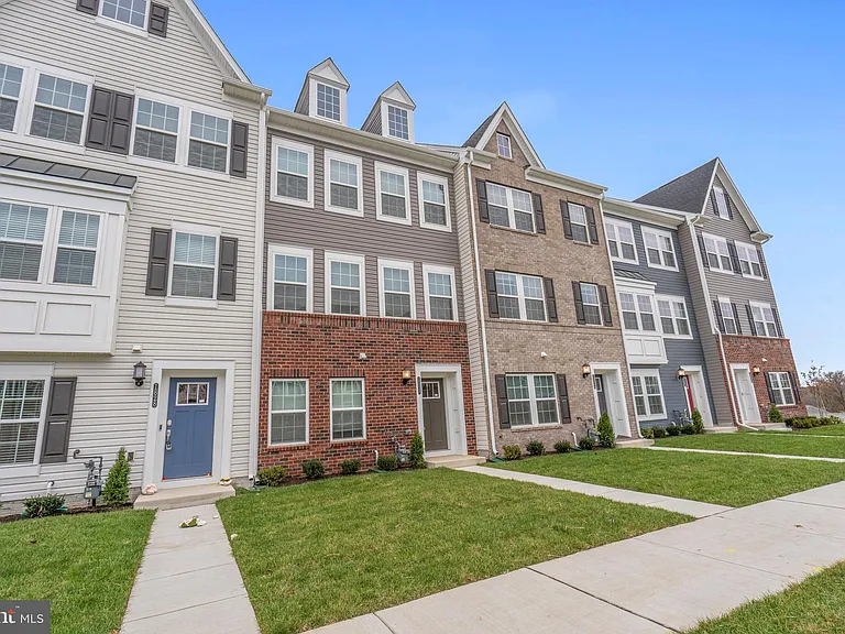 1826 Parham Way — Photo 3