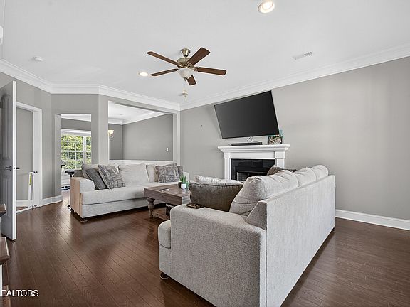 2nd image of 2748 Southwinds Cir