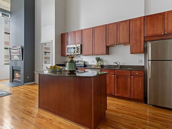 5th image of 758 N Larrabee St APT 513