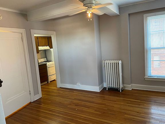 3rd image of 547 Cherry St SE APT 1I
