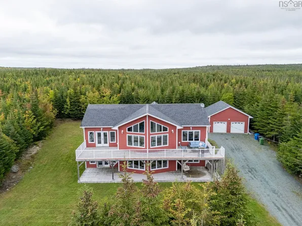 307 Leslie Rd, East Lawrencetown, NS B2Z 1T4