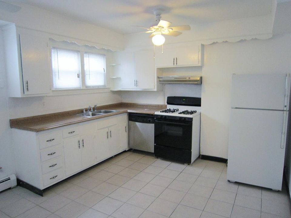 2nd image of 81 Magnolia Ave #B