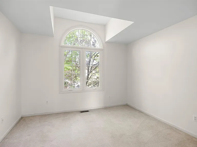 24084 Westmont Dr — Photo 23