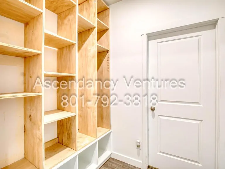 664 W 1300 N — Photo 2