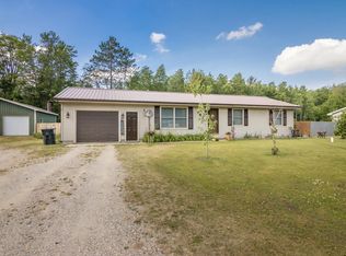 7021 Willow Dr, Cadillac, MI 49601