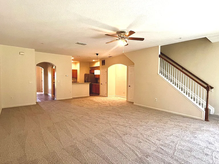 2950 Ashland Ln S — Photo 3