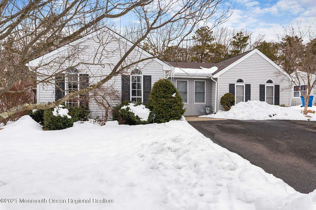 21 Pilgrim Ave photo 1