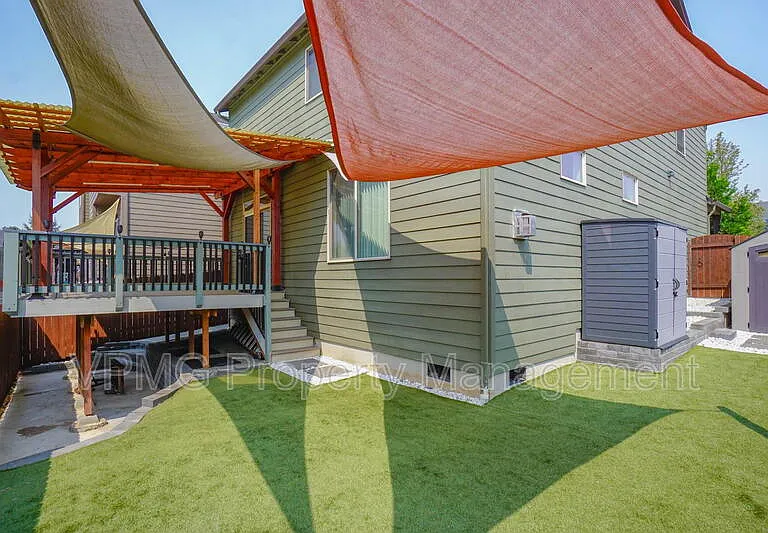 5941 NE 48th St — Photo 32