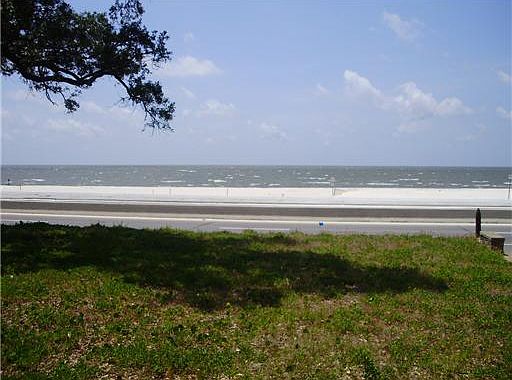 3rd image of 434 E Beach Blvd