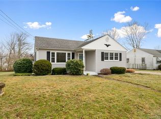 24 Hawks Nest Rd, Old Lyme, CT 06371
