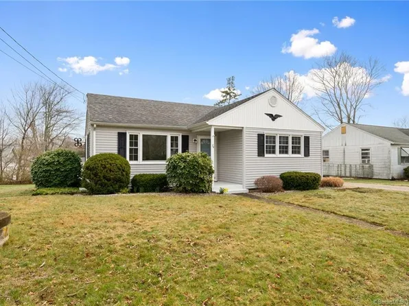 24 Hawks Nest Road, Old Lyme, CT 06371