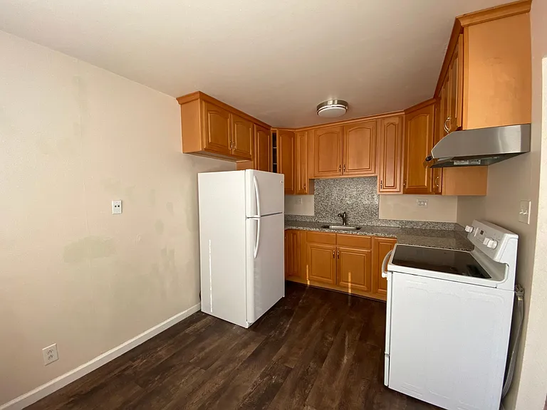 466 Shepherd Ave #2 — Photo 4