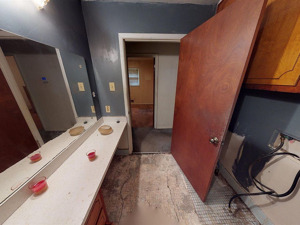 1st image of 1145 Crest Cir NE