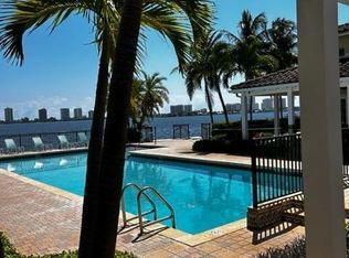 1040 Lake Shore Dr APT 202, Lake Park, FL 33403