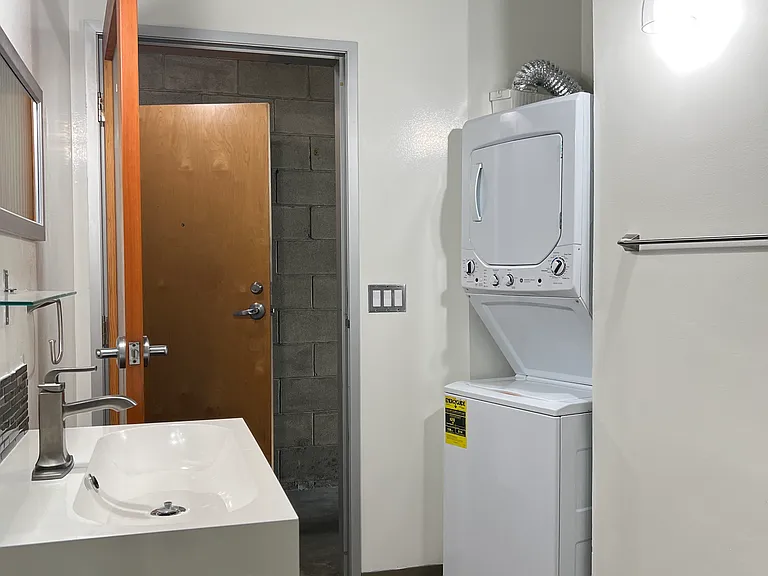 Lacy Studio Lofts — Photo 17