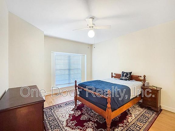 3rd image of 518 Newport Ave