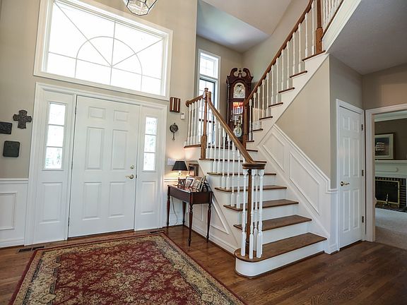3rd image of 25 Cabernet Cir