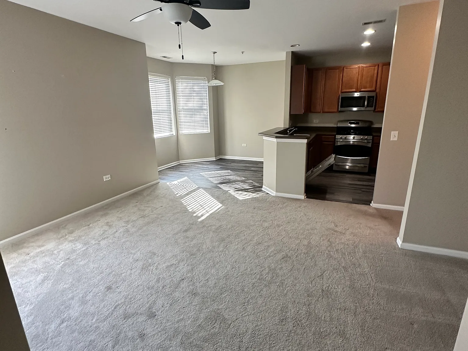 2220 Aurora Dr — Photo 2
