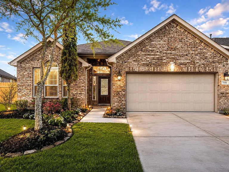7506 Amber Village Cir — Photo 1