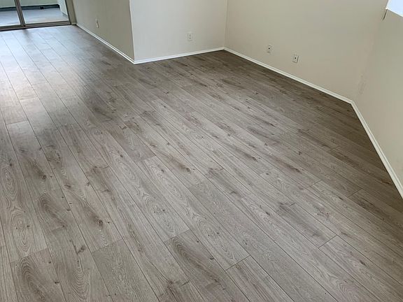2nd image of 2218 N Beachwood Dr #306