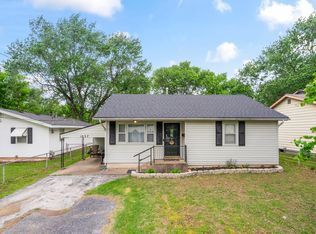 1037 N Fulbright Avenue, Springfield, MO 65802