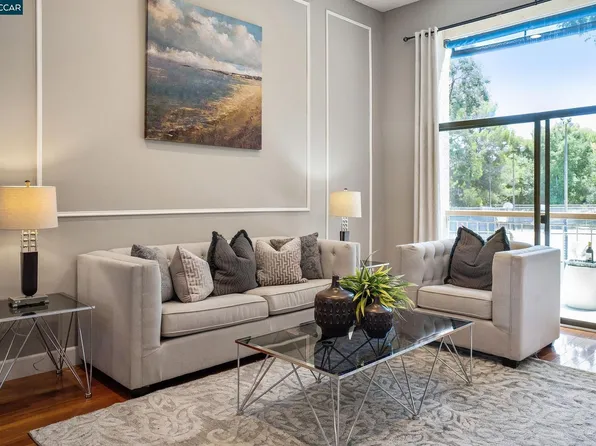 300 N Civic Dr APT 313, Walnut Creek, CA 94596