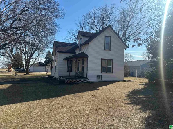 401 Brown St, Gayville, SD 57031