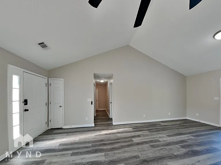 215 Shamrock Way — Photo 6