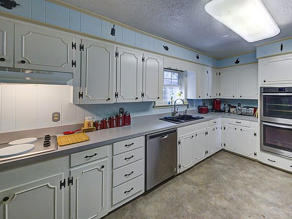 4th image of 100 Estelle Dr