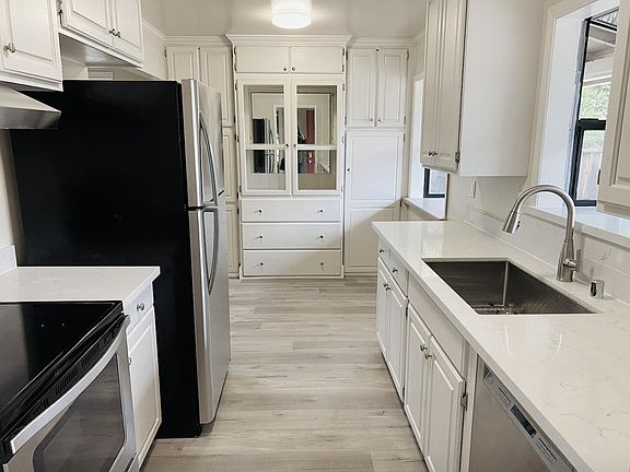 2nd image of 845 Coachella Ave