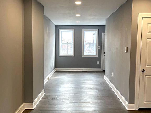 4th image of 913 Coleman St