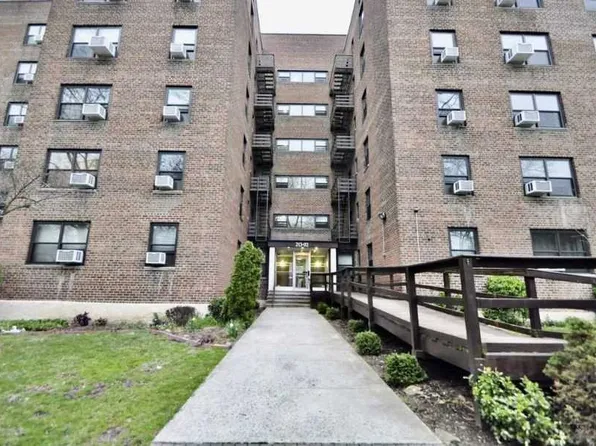 21302 73rd Ave APT 4C, Bayside, NY 11364