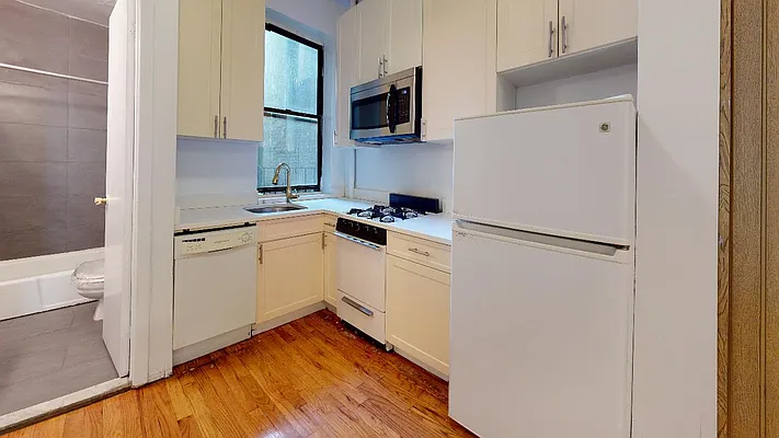 Rented by Bond New York | media 22