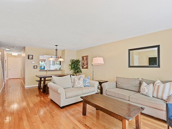 4th image of 802 Kensington Ct