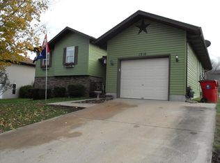 1510 W Meadow St, Ozark, MO 65721