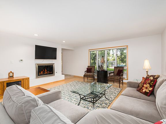 2nd image of 120 Boardwalk Pl #120