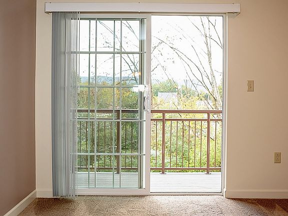 Diamond Pointe - Williamsport, PA - Balcony Available