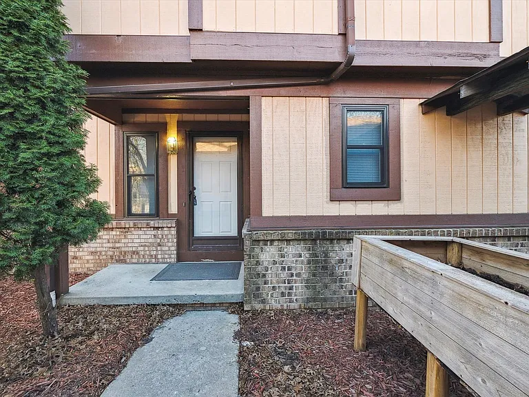 1027 Valley Side Dr #1029 — Photo 4