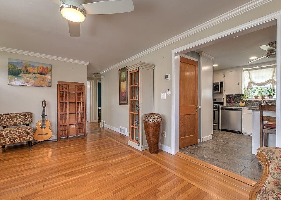 115 Poplar Dr, Cranston, RI 02920 Zillow