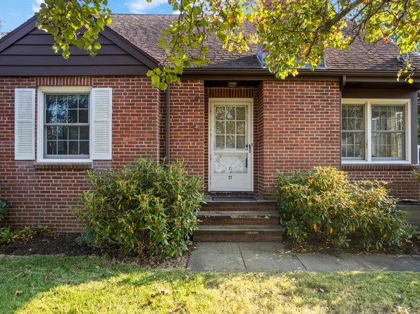 21 Berry Patch Road, Branford, CT 06405