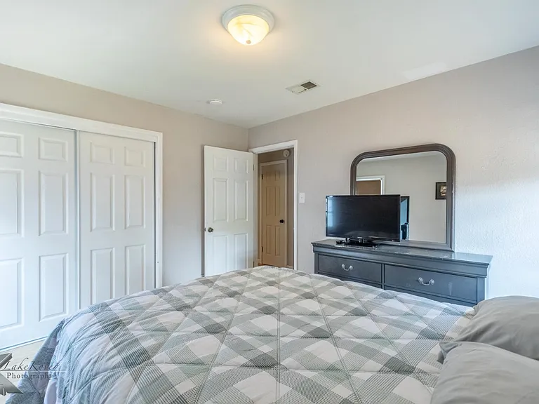 833 Westview Dr — Photo 11