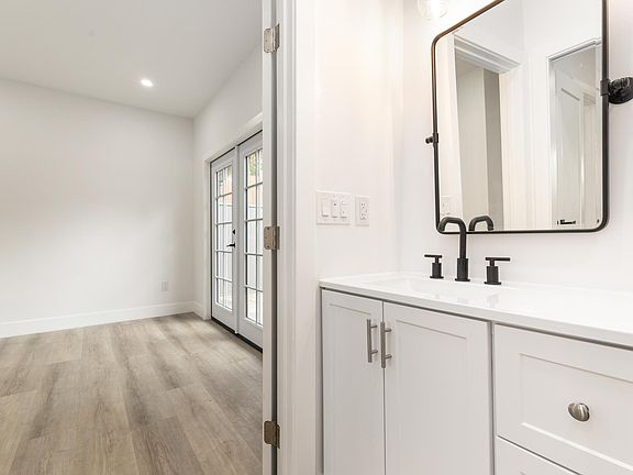 3rd image of 205 Plymouth Dr #2
