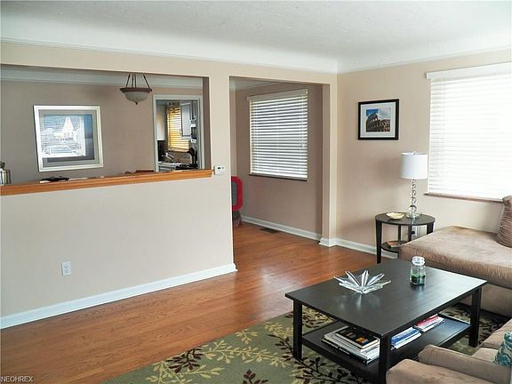 4th image of 24320 Hedgewood Ave