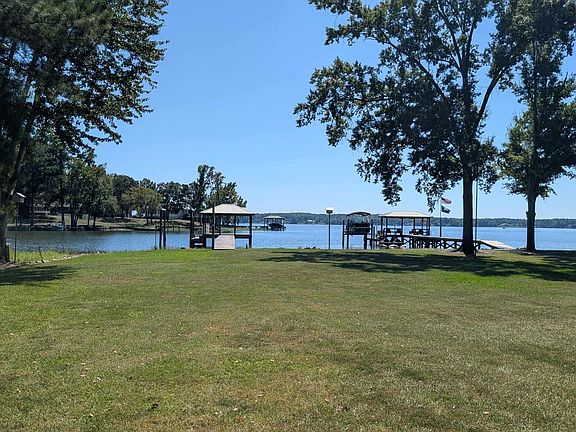 3rd image of 2364 Lakeside Dr