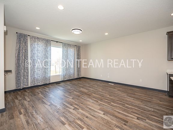 5th image of 2323 N Holbrook Way