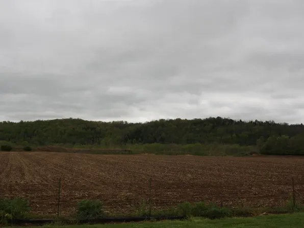 5 Depot Rd, New Trenton, IN 47035