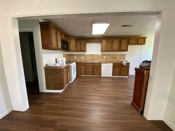 2nd image of 6429 Garnet Ave