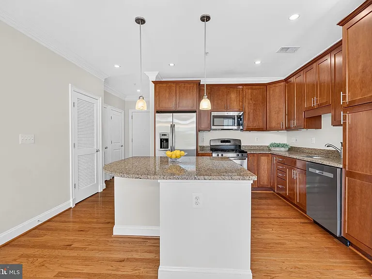 1023 N Royal St #205 — Photo 8