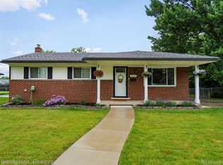 2542 Pall Mall Dr, Sterling Heights, MI 48310